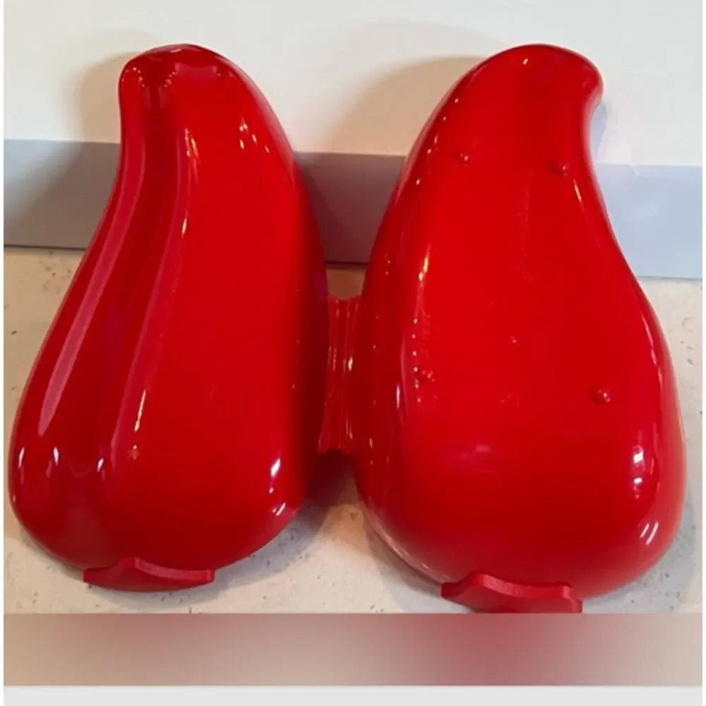 Tupperware Avocado Keeper and 2 Pepper Keepers Excellent Condition Vegetable